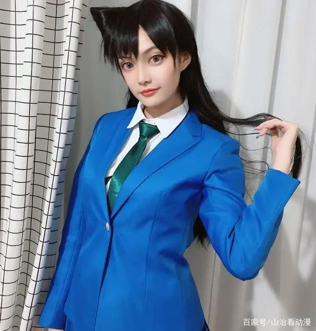 高中生突破次元壁，完美cos小兰，腐团儿神还原美杜莎，身材美爆