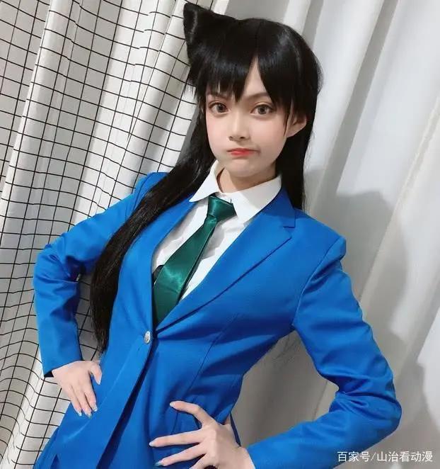 高中生突破次元壁，完美cos小兰，腐团儿神还原美杜莎，身材美爆