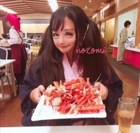 二次元“破壁”到现实,胖虎具有“穿透体质”,大眼美女成女神