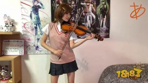 二次元美女小提琴家Ayasacosplay玩转次元之音