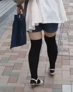 二次元美少女的腿型，长在真实人类身上会发生什么？