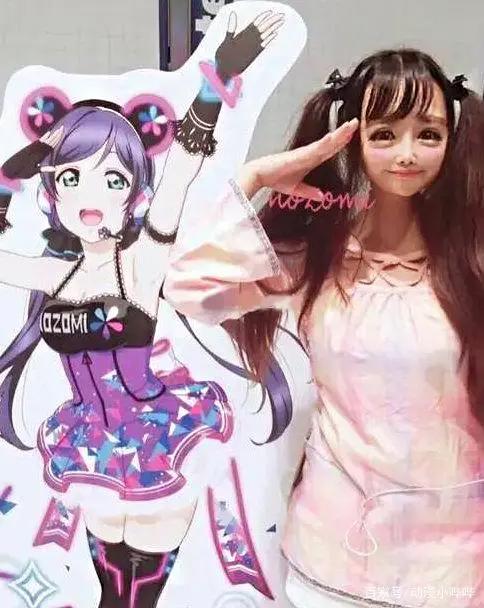 日本妹子花340万整容成动漫美女，只因太喜欢二次元，网友：蛇精