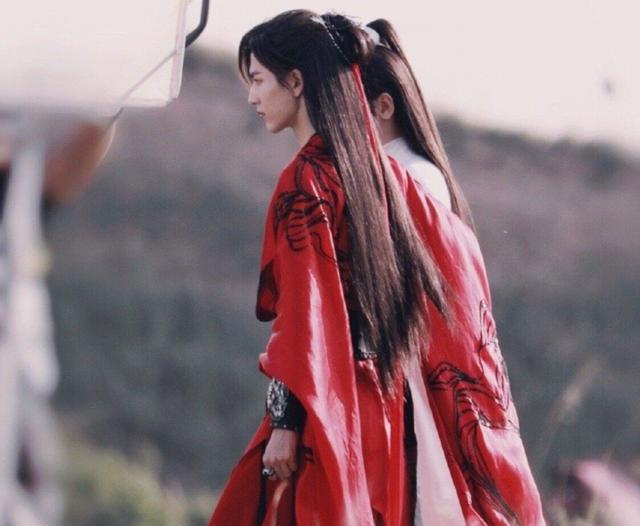 《吉星高照》花城谢怜再牵手,不再是我拖你走,并肩而行有那味了