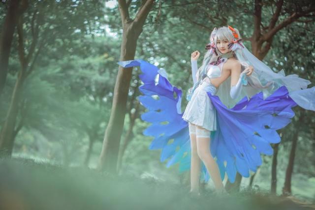 碧蓝航线:欧根亲王cos,花嫁cos美如画,逆天长腿万人迷