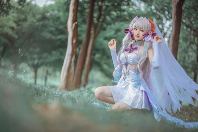 碧蓝航线:欧根亲王cos,花嫁cos美如画,逆天长腿万人迷
