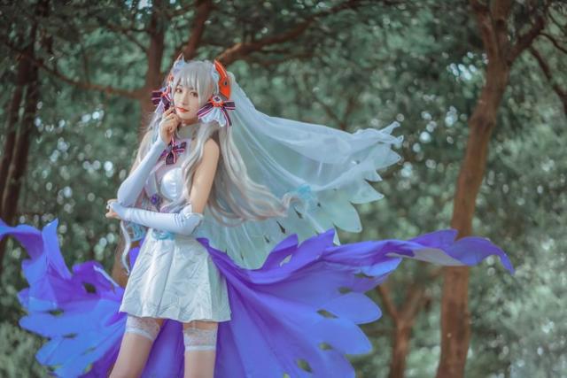 碧蓝航线：欧根亲王cos，花嫁cos美如画，逆天长腿万人迷