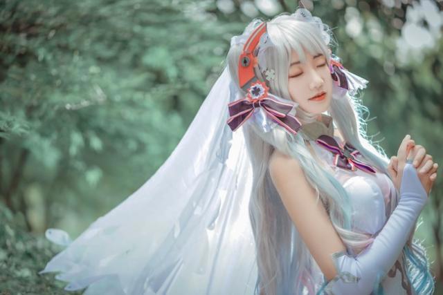 碧蓝航线:欧根亲王cos,花嫁cos美如画,逆天长腿万人迷