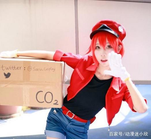 次元壁破碎，这个萌妹子的cosplay，分分钟让人觉得置身二次元！