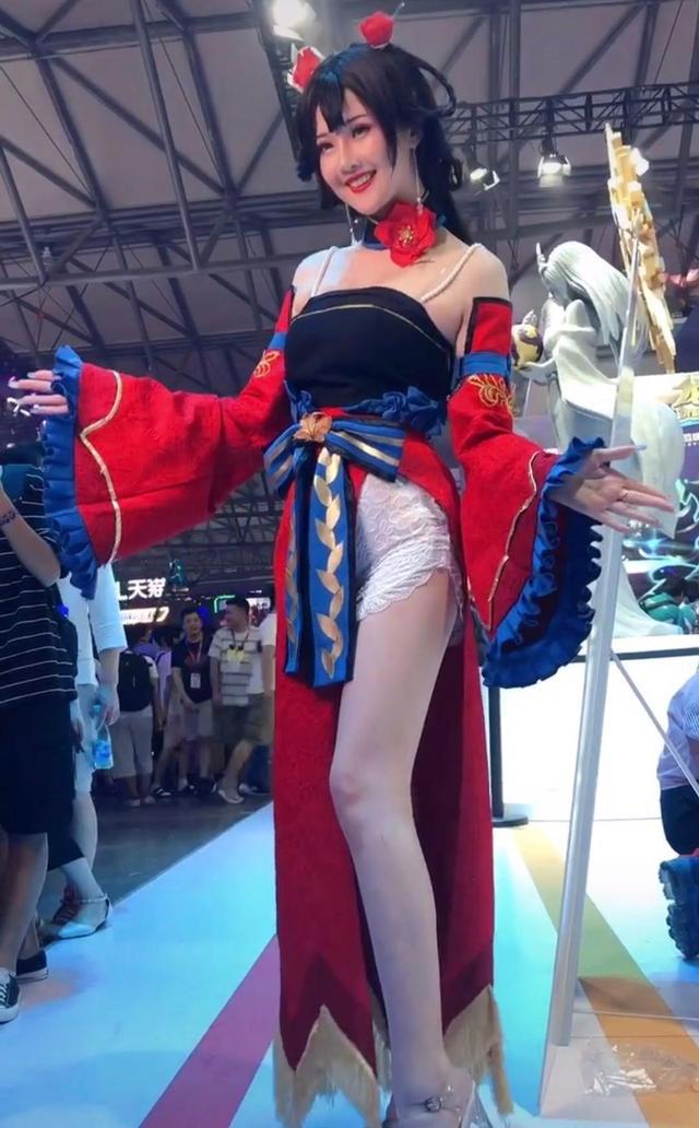 二次元cosplay壁纸，非女装大佬，漫展最吸引的展台