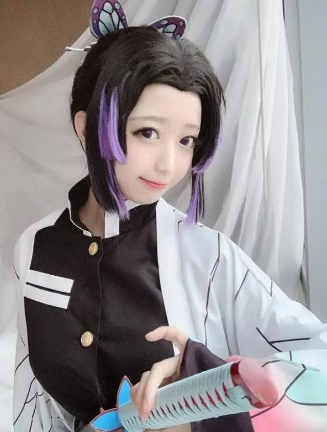 《鬼灭之刃》COS秀,祢豆子太诱人,恋柱的刀鞘真是又大又白呢!
