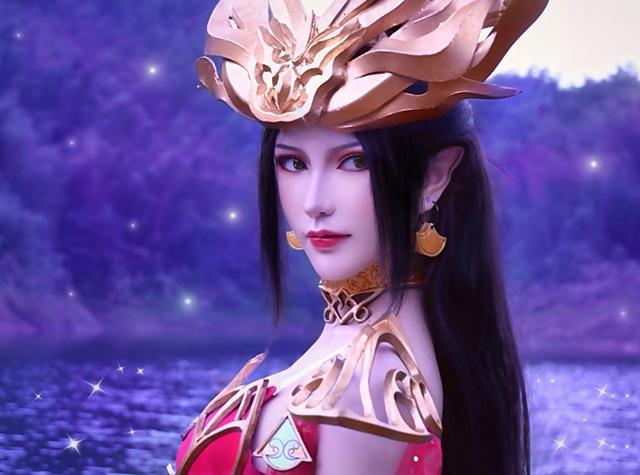 六组国漫女王COS大比拼,美杜莎被官微转发,比比东神颜值太逼真