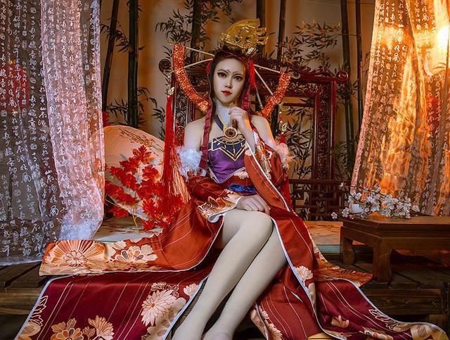 六组国漫女王COS大比拼,美杜莎被官微转发,比比东神颜值太逼真