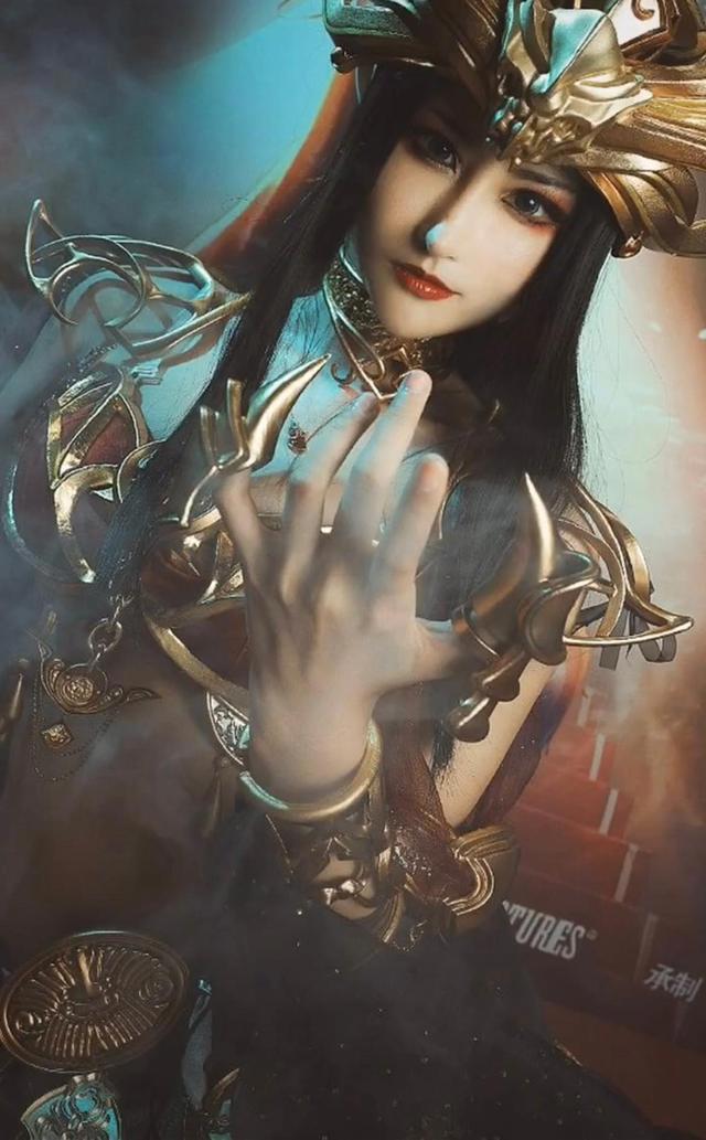 美女COS斗破苍穹美杜莎，还原本尊，网友：超像动漫版美杜莎