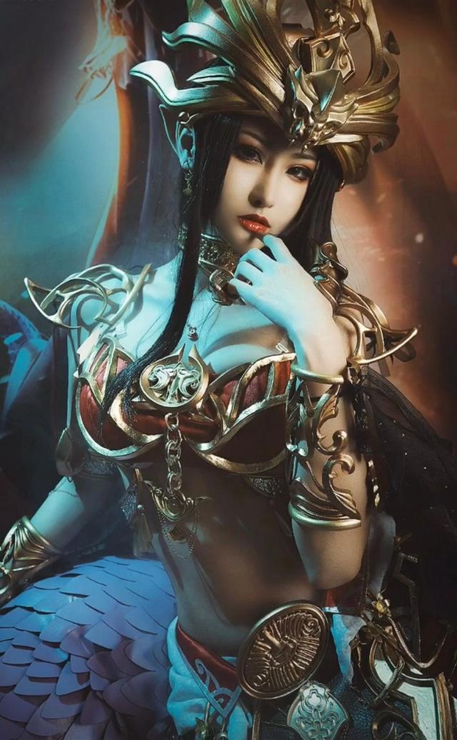 美女COS斗破苍穹美杜莎，还原本尊，网友：超像动漫版美杜莎