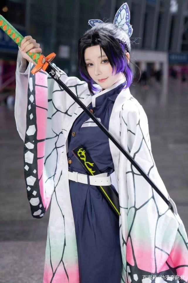 鬼灭之刃至今最神还原的CosPlay蝴蝶忍，看到真人瞬间沦陷了！