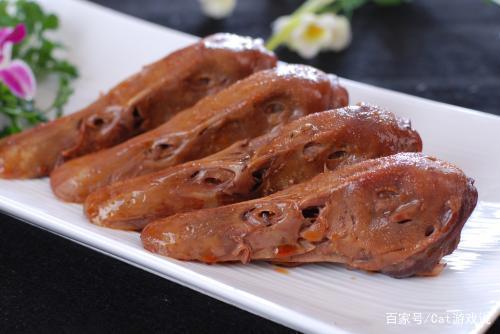 崩坏三：布洛妮娅已经这么久没新皮肤了？黑鸭没皮肤太正常