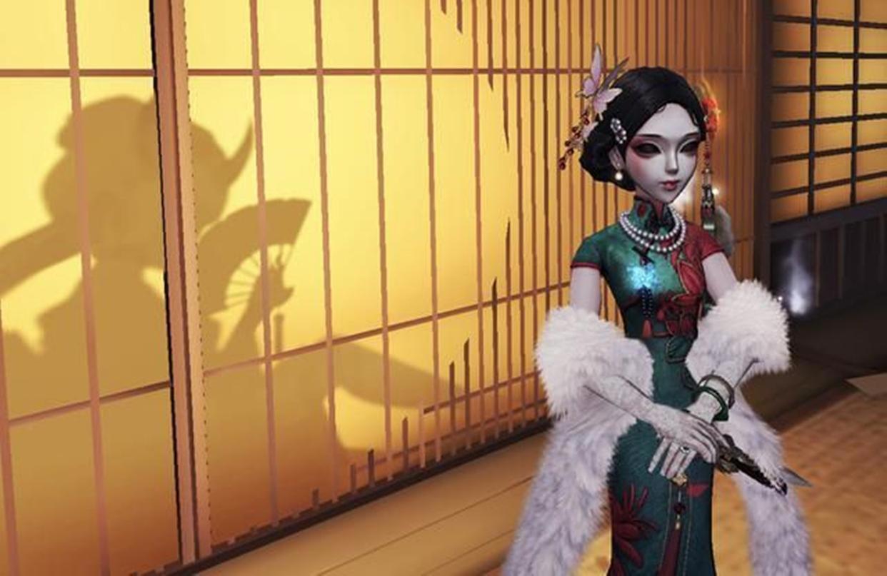 第五人格:红蝶有七款高级皮,白孔雀却是很多人退游时的最后记忆