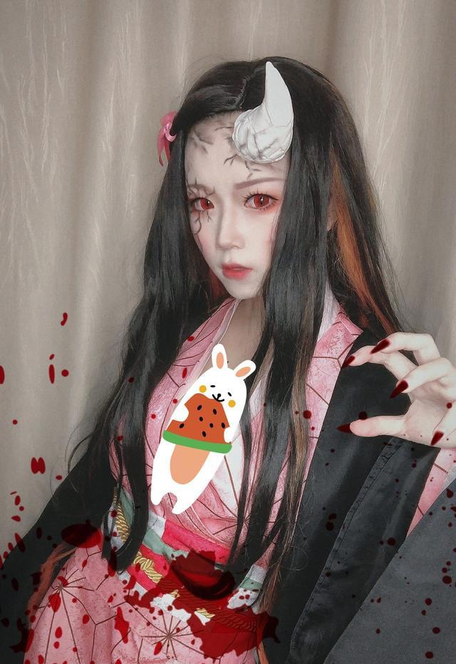 鬼灭之刃:祢豆子高颜值COS,这才是炭治郎心中的村花妹妹